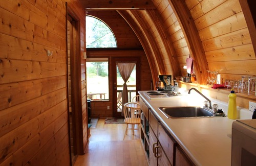 Salt Spring Island Cabina | Mineral Springs Resort