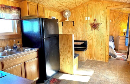 Belfield Cabina | Mini Hunter Cabin - Tiny House near Medora, ND