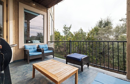 Travis Landing Casa | Mini Mansion ~ 3 Kings ~ Games + Movie Theater ~ 65” TV ~ Marina 7 mins