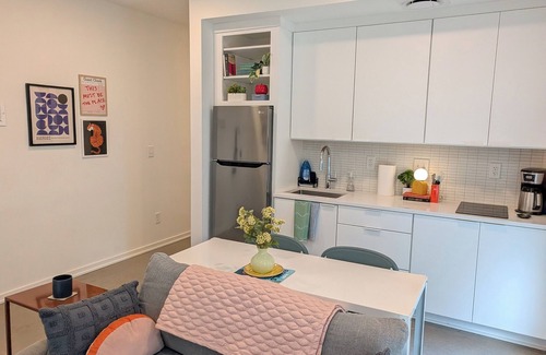 Downtown Apartamento | Mini Metro - Rooftop Deck with Skyline View!