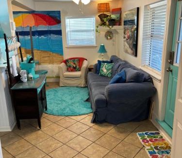 Savannah Beach Apartamento | Mini Pearl, Private 2 BR - 1 block to BEACH!