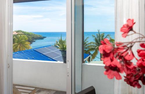 Half Moon Bay Apartamento | Mini Penthouse Beachfront - Bay View in West End