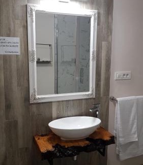 Oradea Apartamento | MINI POOL ROOMS - ULTRACENTRAL - piscina cu hidromasaj