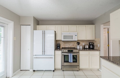 Park East Casa | Mini-Put-Put Green 3 Bedroom Home with a Pool by Downtown and Beaches