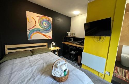 Filton Apartamento | Mini Studio with Private Patio and Free Parking