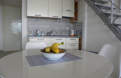 Marine de Saint Ambroggio Casa | Mini villa central con 2 dormitorios, A / C y VISTA AL MAR