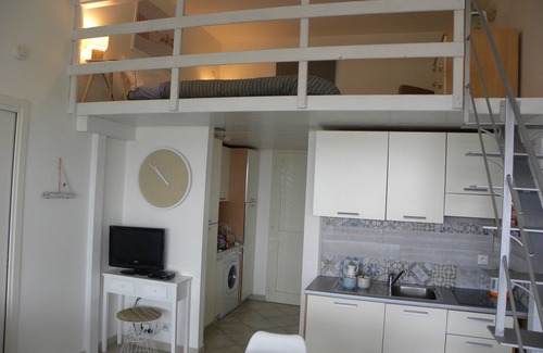 Marine de Saint Ambroggio Casa | Mini villa central con 2 dormitorios, A / C y VISTA AL MAR