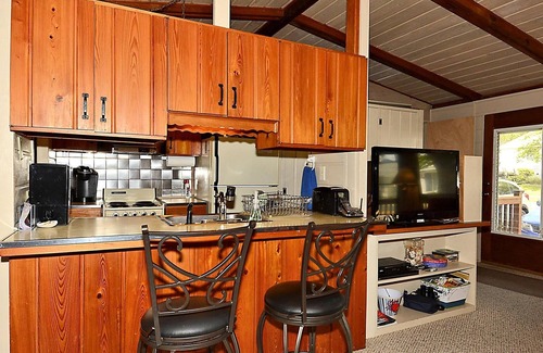 Rehoboth by the Sea Cabaña | ¡AHORA OFRECEMOS MINIWEEKS / LINO INCLUIDOS! 1. 5 BLOQUES A LA PLAYA / WIFI / GRILL / LAVADORA Y SECADORA Esta casa de campo de 3 dormitorios y 2 baños se encuentra en el popular Rehoboth by the Sea.