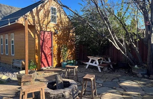 East Richmond Casa | Miniature Marigold Haven
