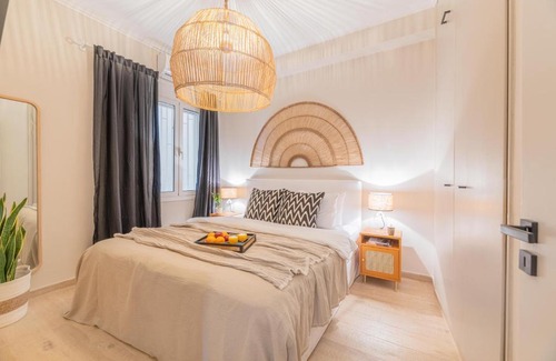 Pasalimani Apartamento | Minimal Retreat w/Watercoloured Sunset View