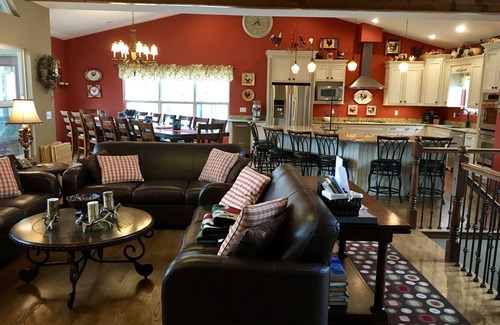 Big Creek Casa | 8BR / 7. 5Bath 2 Story Dock, 2 Kit, 5 Suites, Fire pit, Lakefront, 2 Ice Machines