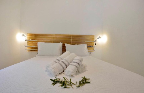 Corfu Casa | Minimalist Cozy House