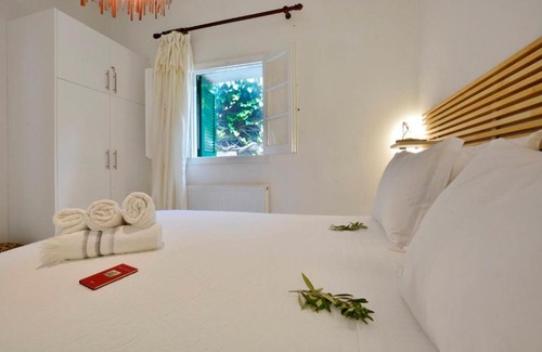 Corfu Casa | Minimalist Cozy House