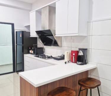 Melayu Apartamento | Minimalist Dual-Key Stay 4BR at Farlim Penang by BNB4U