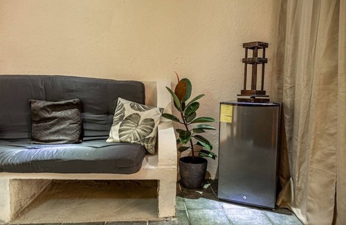 El Cerro Apartamento | Minimalist Garden Cove, 1 Bedroom, With POOL & AC - Rogers Hospitality-Quepos/MA