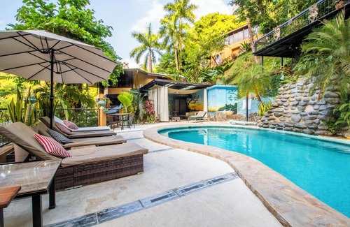 El Cerro Apartamento | Minimalist Garden Cove, 1 Bedroom, With POOL & AC - Rogers Hospitality-Quepos/MA
