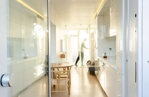 Garfield Apartamento | Minimalist Guest House Behind 1907 Historic Pyramid Cottage