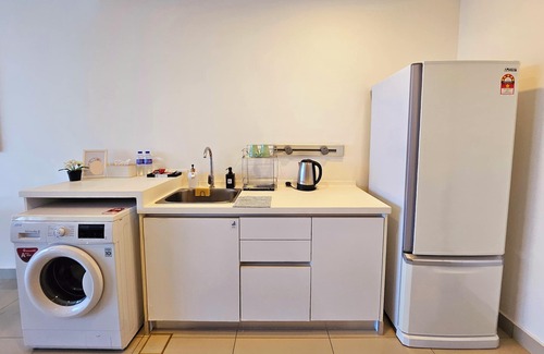 Shah Alam Condominio | Minimalist studio with swimming pool fitness room, WiFi in superb Setia Alam