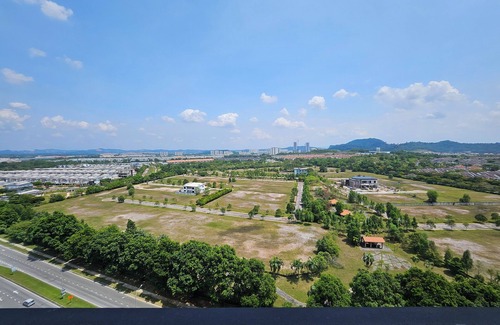 Shah Alam Condominio | Minimalist studio with swimming pool fitness room, WiFi in superb Setia Alam