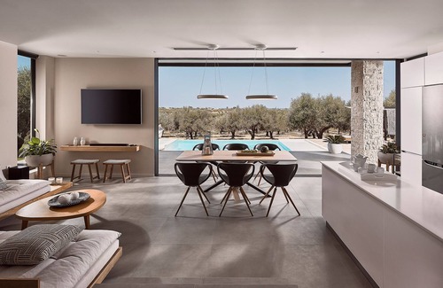 Akrotiri Villa | Nuevo, de alta calidad Villa con tanto una piscina climatizada y de los niños