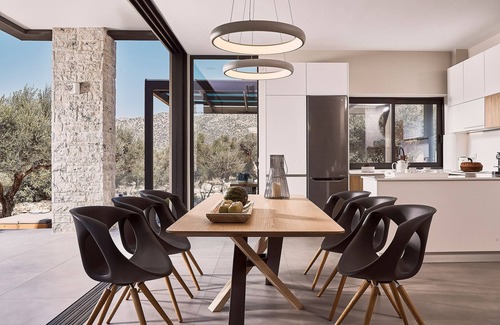 Akrotiri Villa | Nuevo, de alta calidad Villa con tanto una piscina climatizada y de los niños