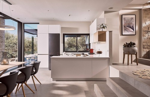 Akrotiri Villa | Nuevo, de alta calidad Villa con tanto una piscina climatizada y de los niños