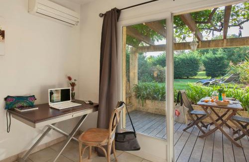 Calvi Villa | minivilla lilas indépendante à Calvi avec jardin et piscine jardin et bbq