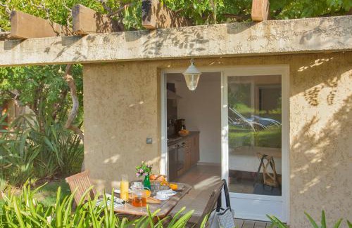 Calvi Villa | minivilla lilas indépendante à Calvi avec jardin et piscine jardin et bbq
