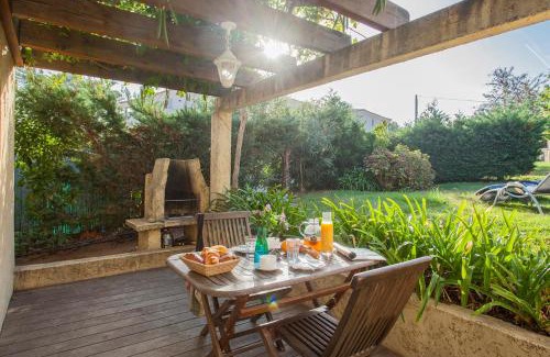 Calvi Villa | minivilla lilas indépendante à Calvi avec jardin et piscine jardin et bbq
