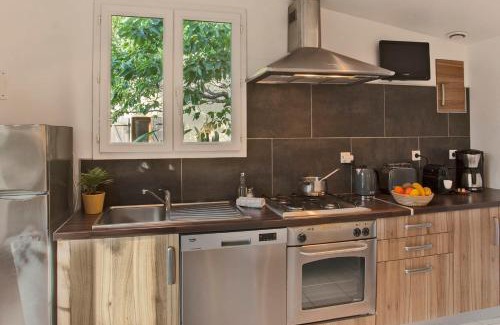 Calvi Villa | minivilla lilas indépendante à Calvi avec jardin et piscine jardin et bbq