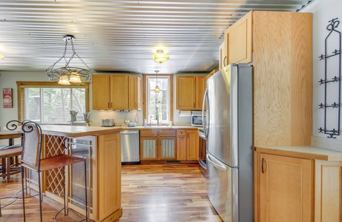 Ossipee Cabaña | Minnesota Cabin w/ Deck & Private Beach