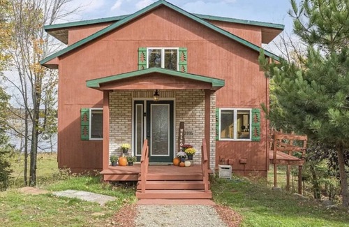 Ely Cabina | Minnesota lakefront home/cabin near Tower and Ely, close to Bear Head State Park