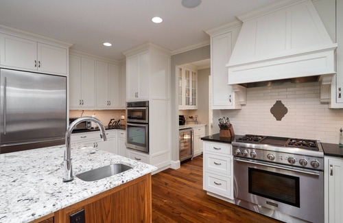 Cedar-Isles-Dean Casa | MINNeSTAY* Dean Parkway Estate Luxury | Spacious