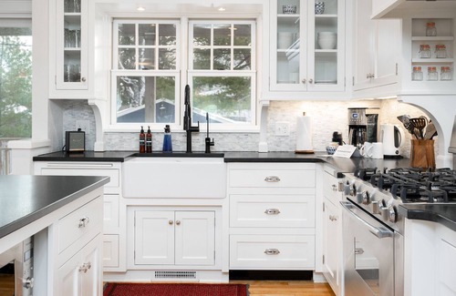 Excelsior Casa | MINNeSTAY* Gideon's Retreat-Excelsior | Sauna | Fun | Stylish
