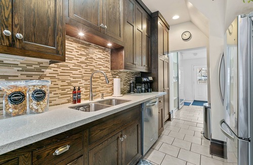 Powderhorn Casa | MINNeSTAY* Lyndale Pleasant Getaway