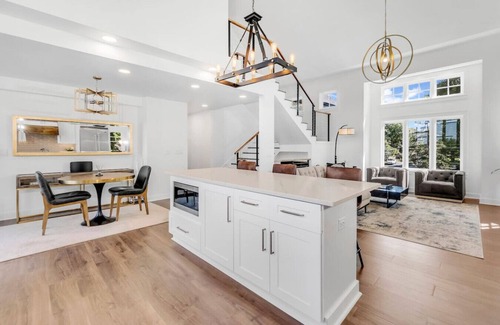 Spring Park Casa | Minnetonka Custom Designed Home w/Deck & Hot Tub!