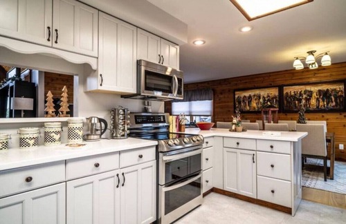 Big Creek Cabina | Minnies Mountain Lake House sleeps 10 Pet Friendly