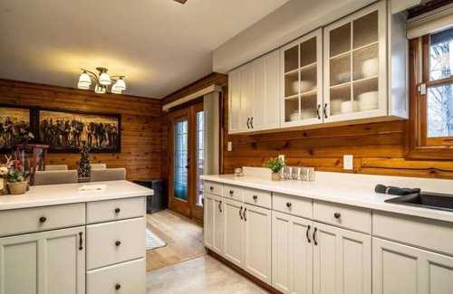 Big Creek Cabina | Minnies Mountain Lake House sleeps 10 Pet Friendly