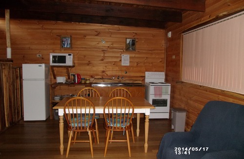 Lower Beulah Cabina | Minnow Cabins solo pacíficamente arbustos
