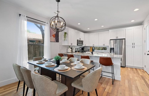 University Hills and Windsor Park Casa | Mins 2 Formula 1/Lux Retreat