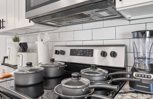 University Hills and Windsor Park Casa | Mins 2 Formula 1/Lux Retreat