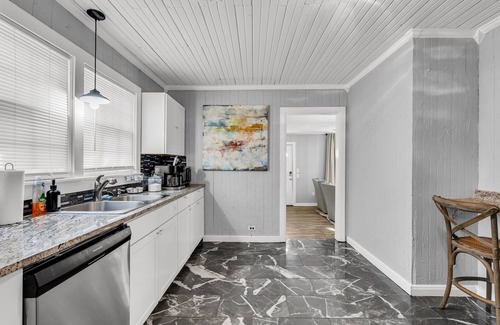 Starkville Casa | Mins from Campus | Cozy | King Bed