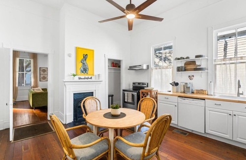Mobile Cabaña | Mins from downtown entertainment - Pet Friendly Historic Montegeux Cottage