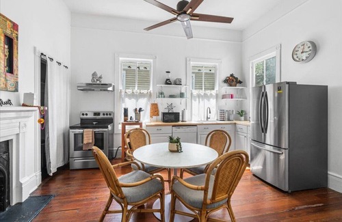 Mobile Cabaña | Mins from downtown entertainment - Pet Friendly Historic Montegeux Cottage