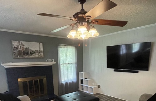 Irmo Casa | Mins from Lk Murray and DT - Cheerful Irmo Home