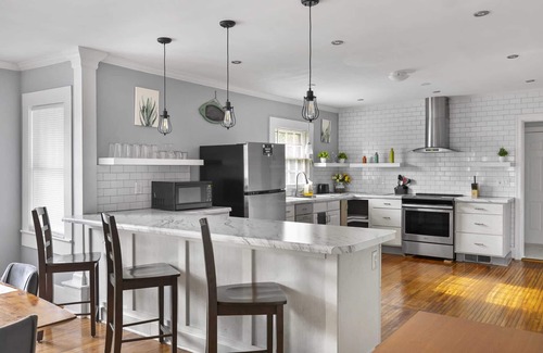 Birmingham Casa | Mins to Airport & Downtown-Beautiful Tarrant Home