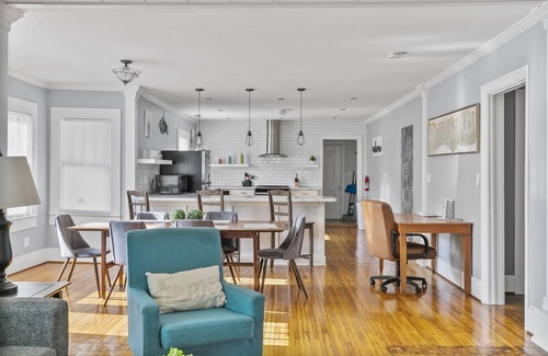 Birmingham Casa | Mins to Airport & Downtown-Beautiful Tarrant Home