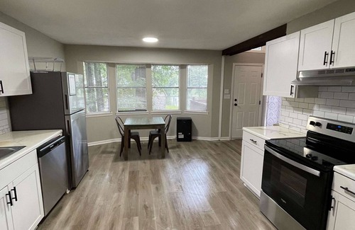 Crestline Heights Casa | Mins to Airport-Pool- Lake View-Newly Renovated!