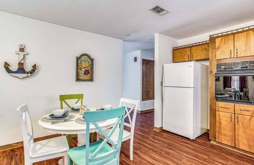 Pensacola Heights Casa | Mins to Beach & Shopping - Quaint Unit in Bellview