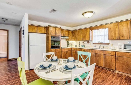 Pensacola Heights Casa | Mins to Beach & Shopping - Quaint Unit in Bellview